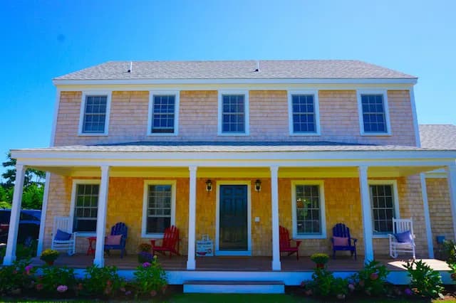 rental property in 8 Pinkham Circle