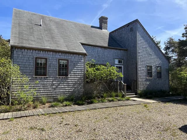 rental property in 6 White Street